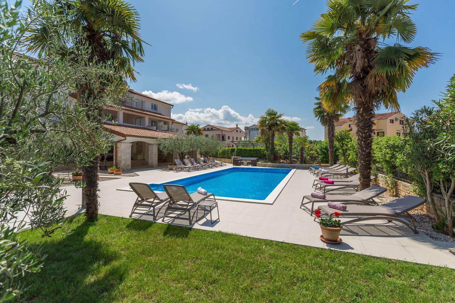 Mediterranes Mit 60m2 Pool, Bbq-bereich, Liegen, Waschmaschine Apartmán
